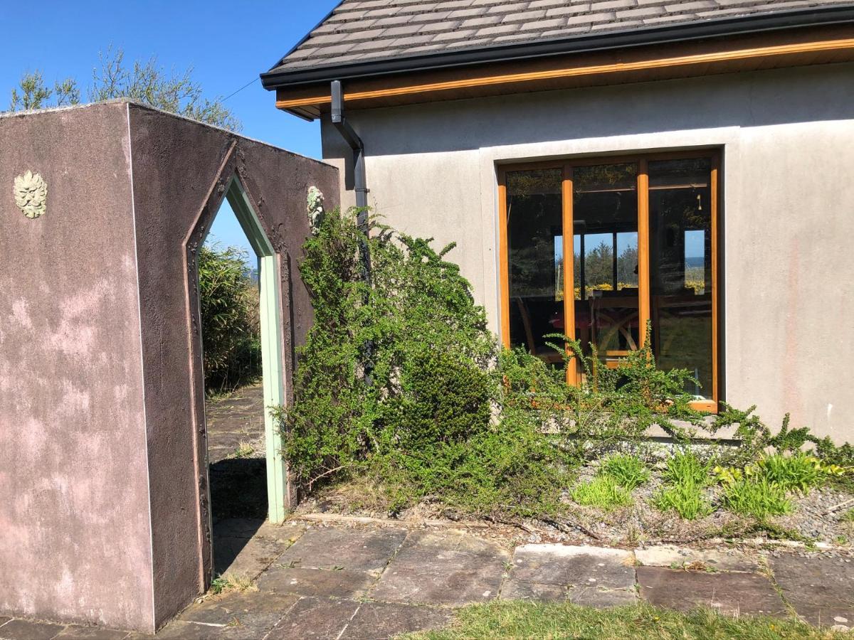 House With Sea Views Close To With Wifi And Large Kitchen And Dining Hébergement de vacances *
