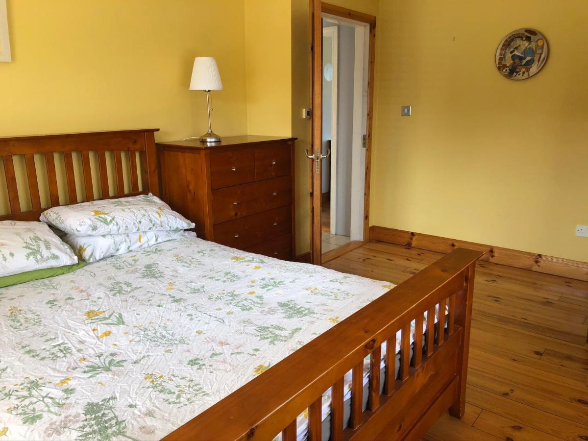 House With Sea Views Close To With Wifi And Large Kitchen And Dining Hébergement de vacances *