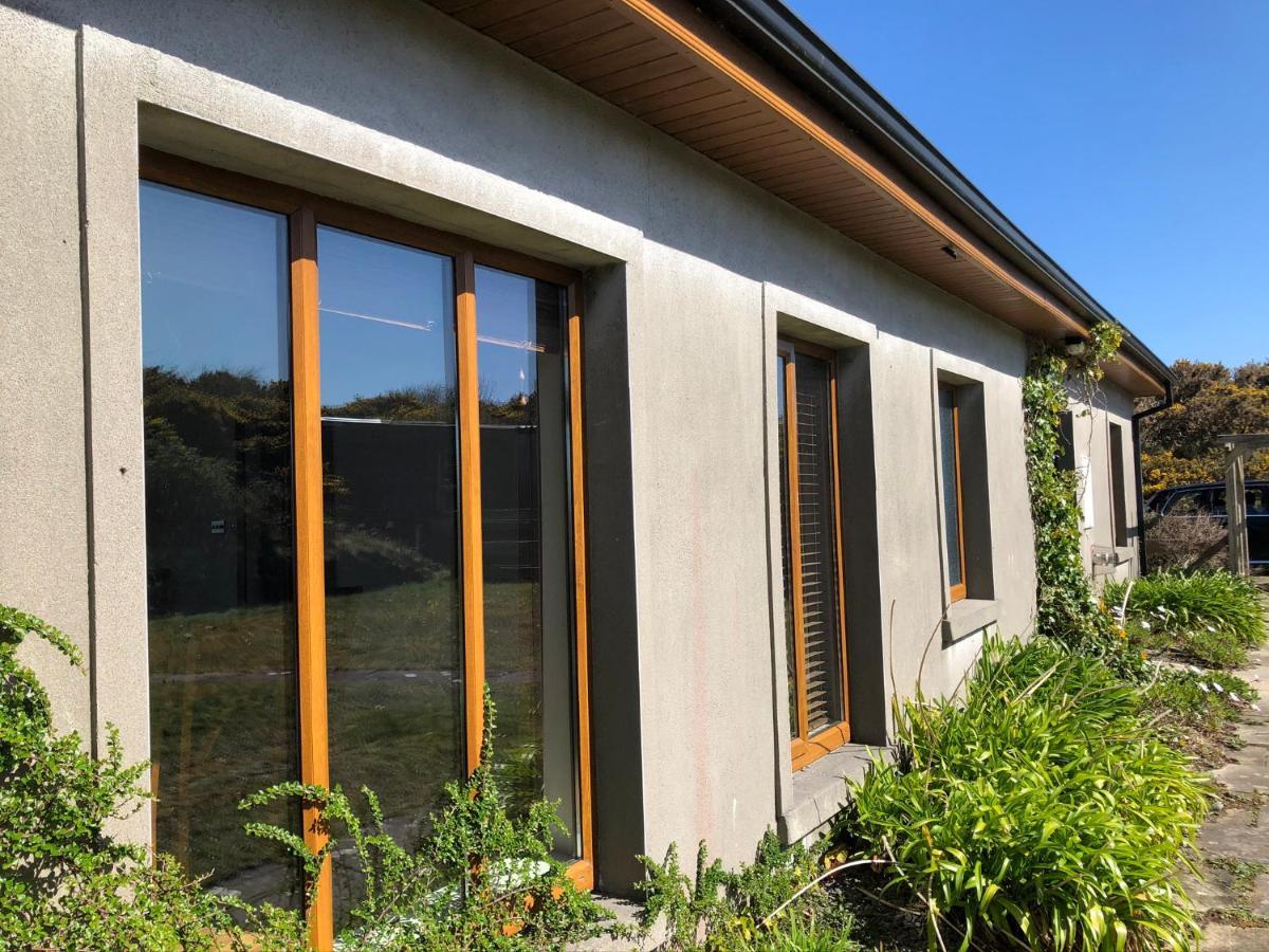 House With Sea Views Close To With Wifi And Large Kitchen And Dining Hébergement de vacances *