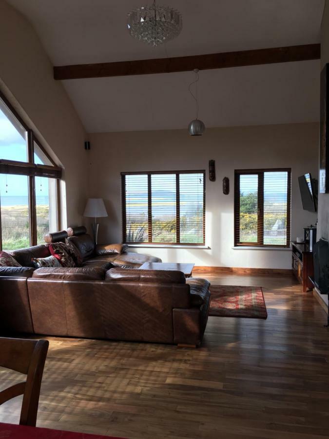Hébergement de vacances House With Sea Views Close To With Wifi And Large Kitchen And Dining